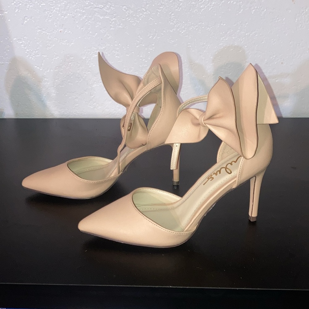 Size 6 lulus nude bow heels